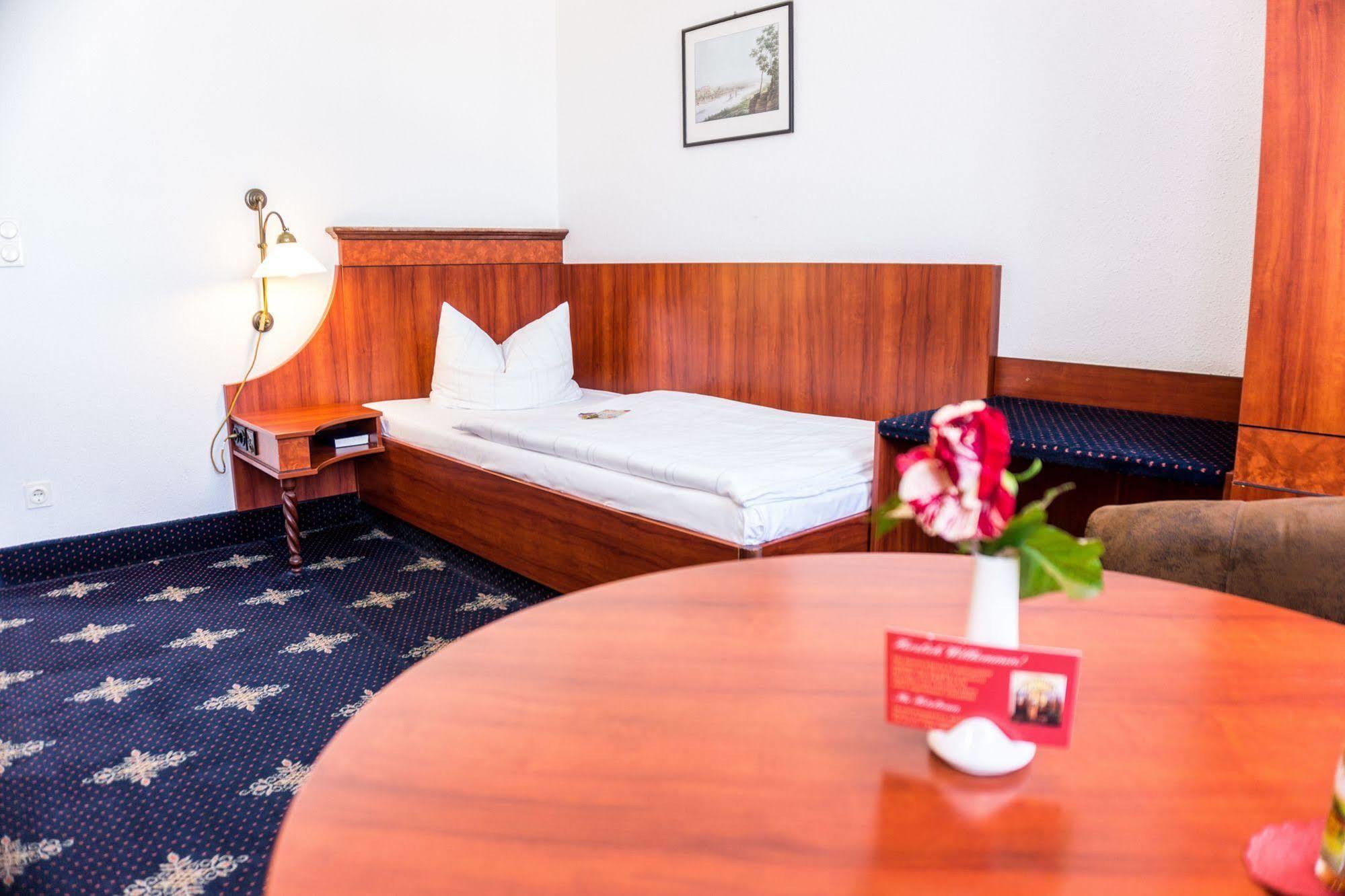 Hotel Wilder Mann Аннаберг-Бухгольц Экстерьер фото