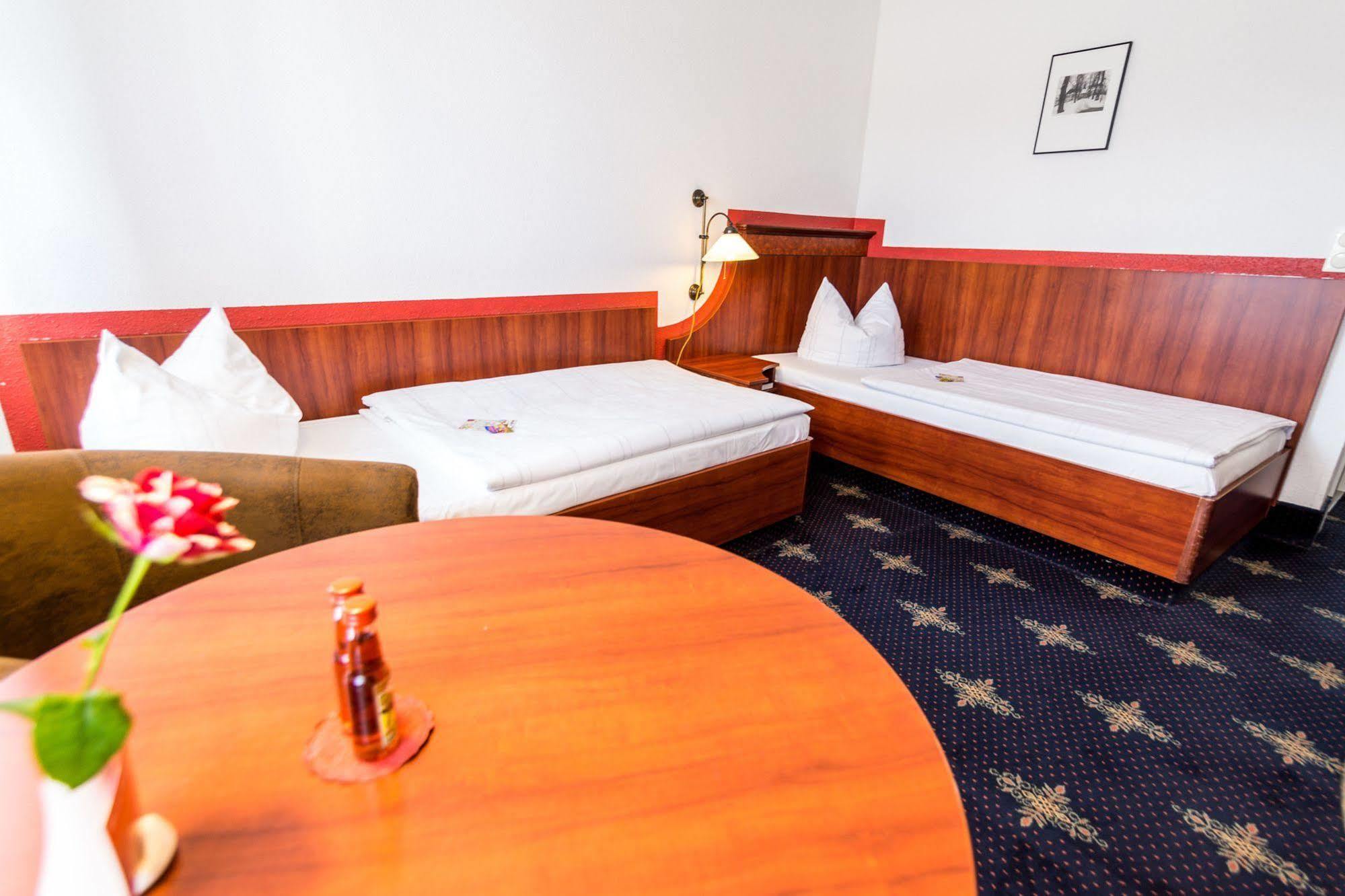 Hotel Wilder Mann Аннаберг-Бухгольц Экстерьер фото